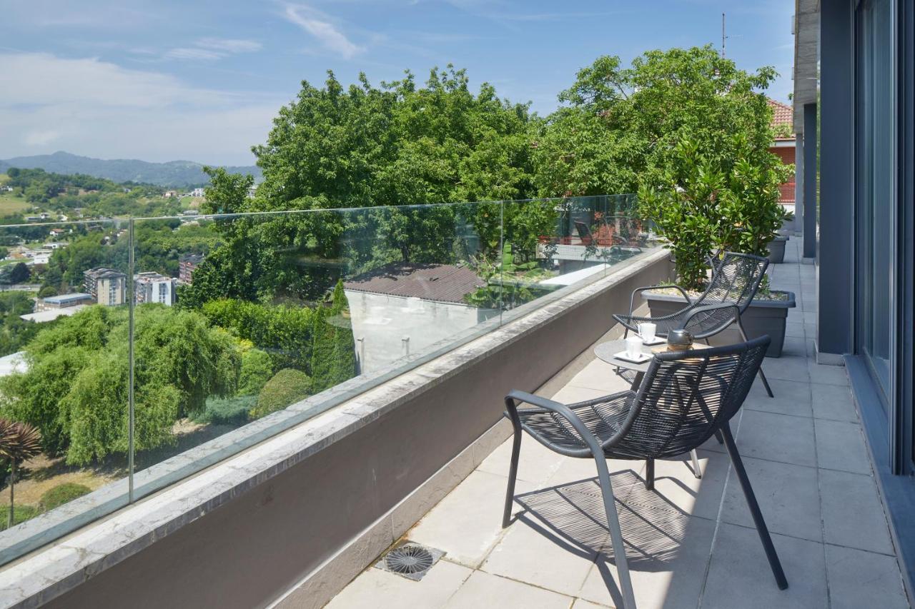 One-Bedroom Apartment with Balcony,1142658655:JPEG