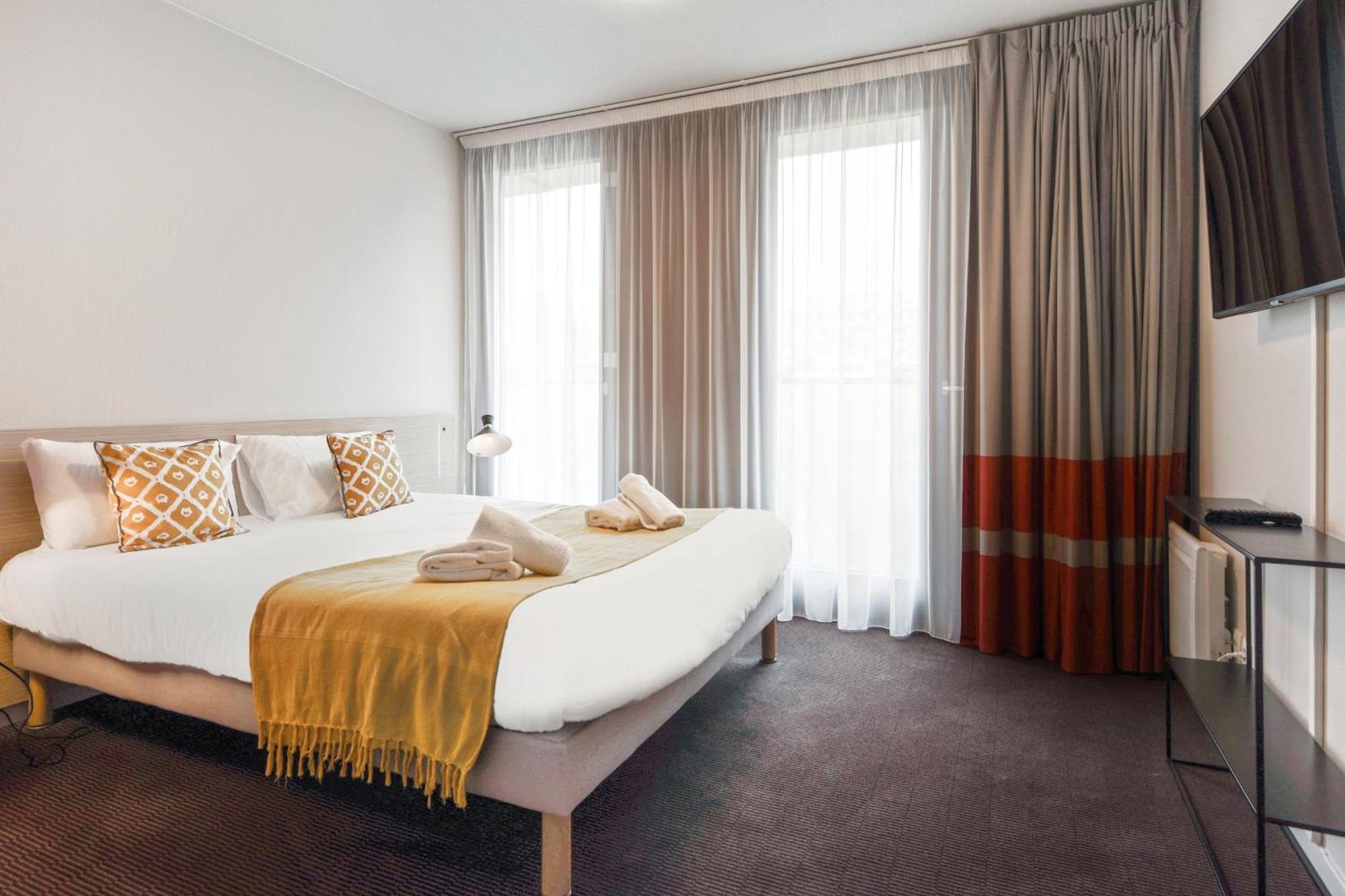 Two-Bedroom Apartment,1208394256:JPEG