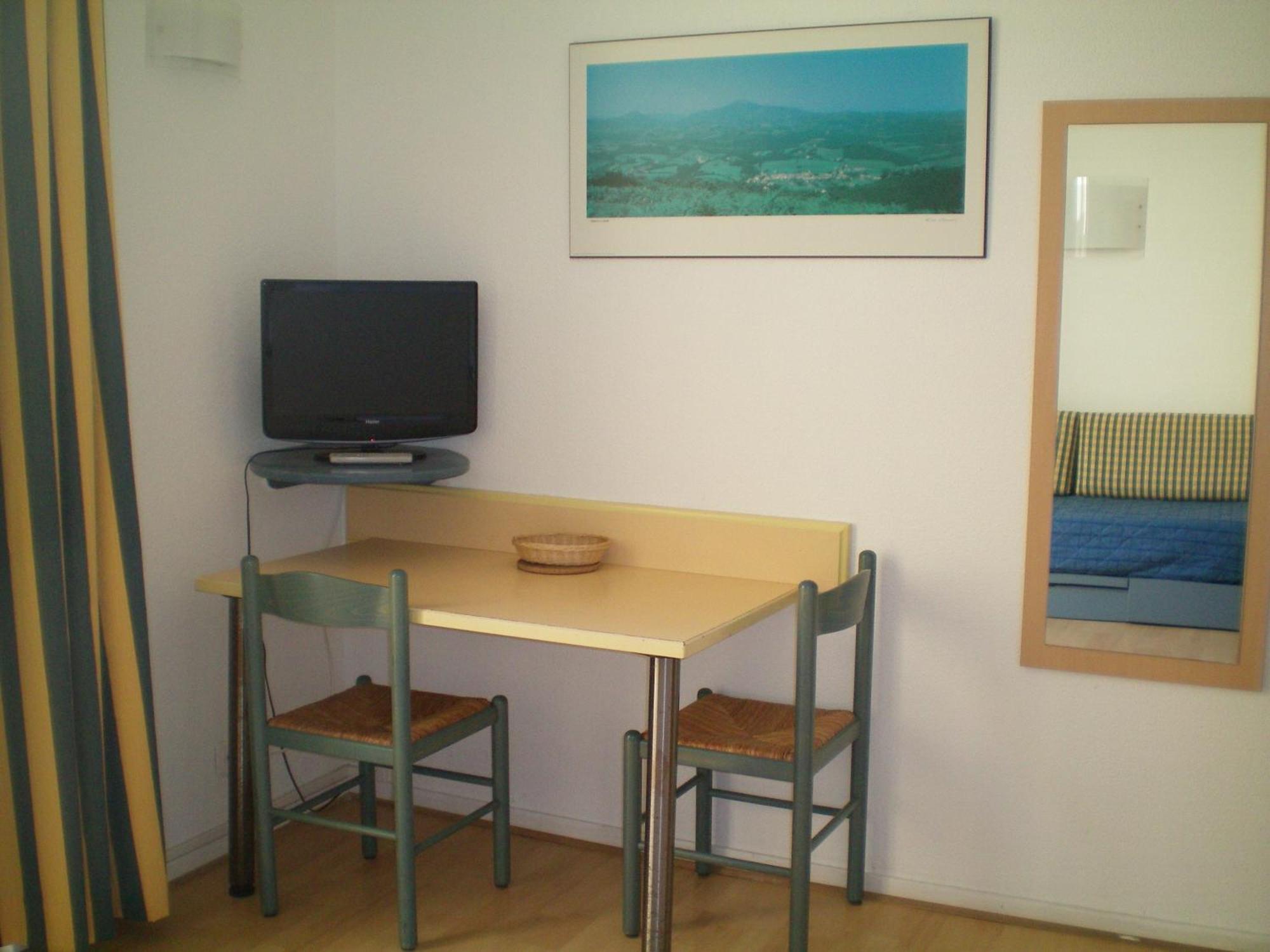 Studio (2 Adults),1215126292:JPEG
