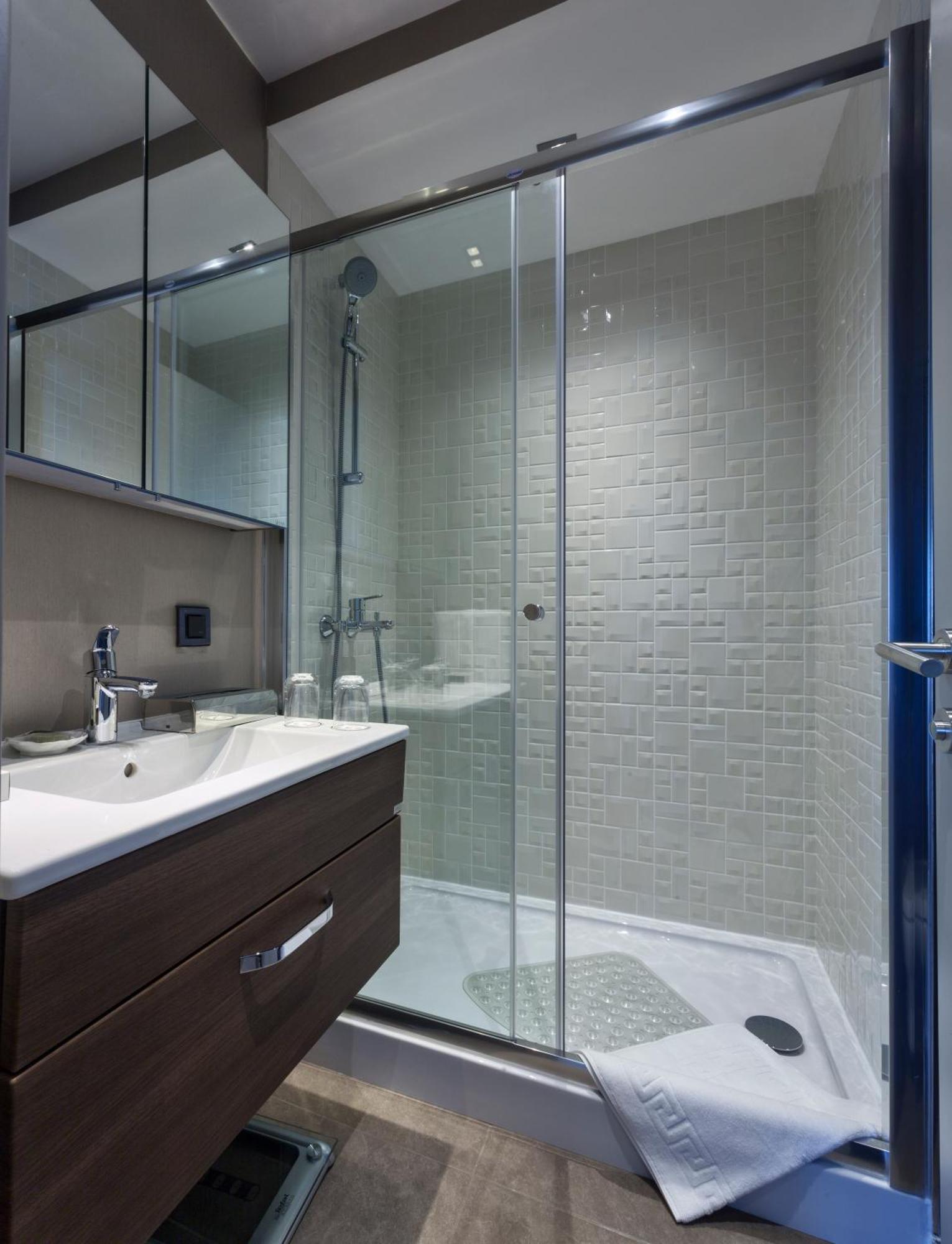 Two-Bedroom Family Apartment,1216563961:JPEG