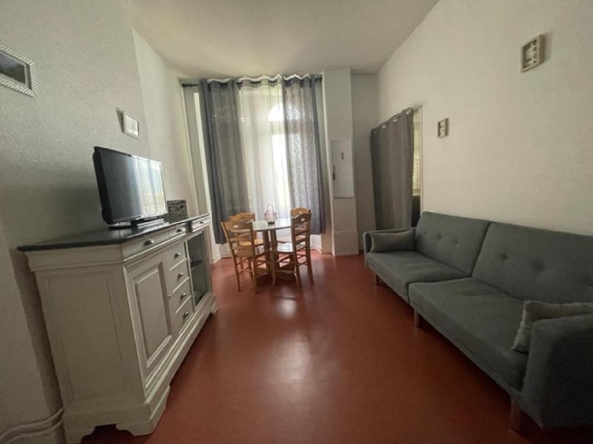 One-Bedroom Apartment,1545316369:JPEG