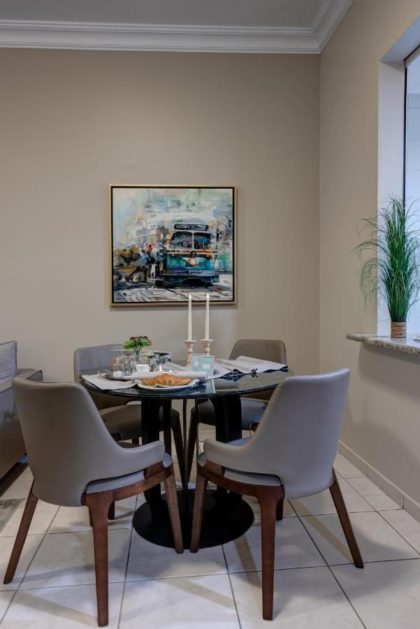 Superior One-Bedroom Apartment
