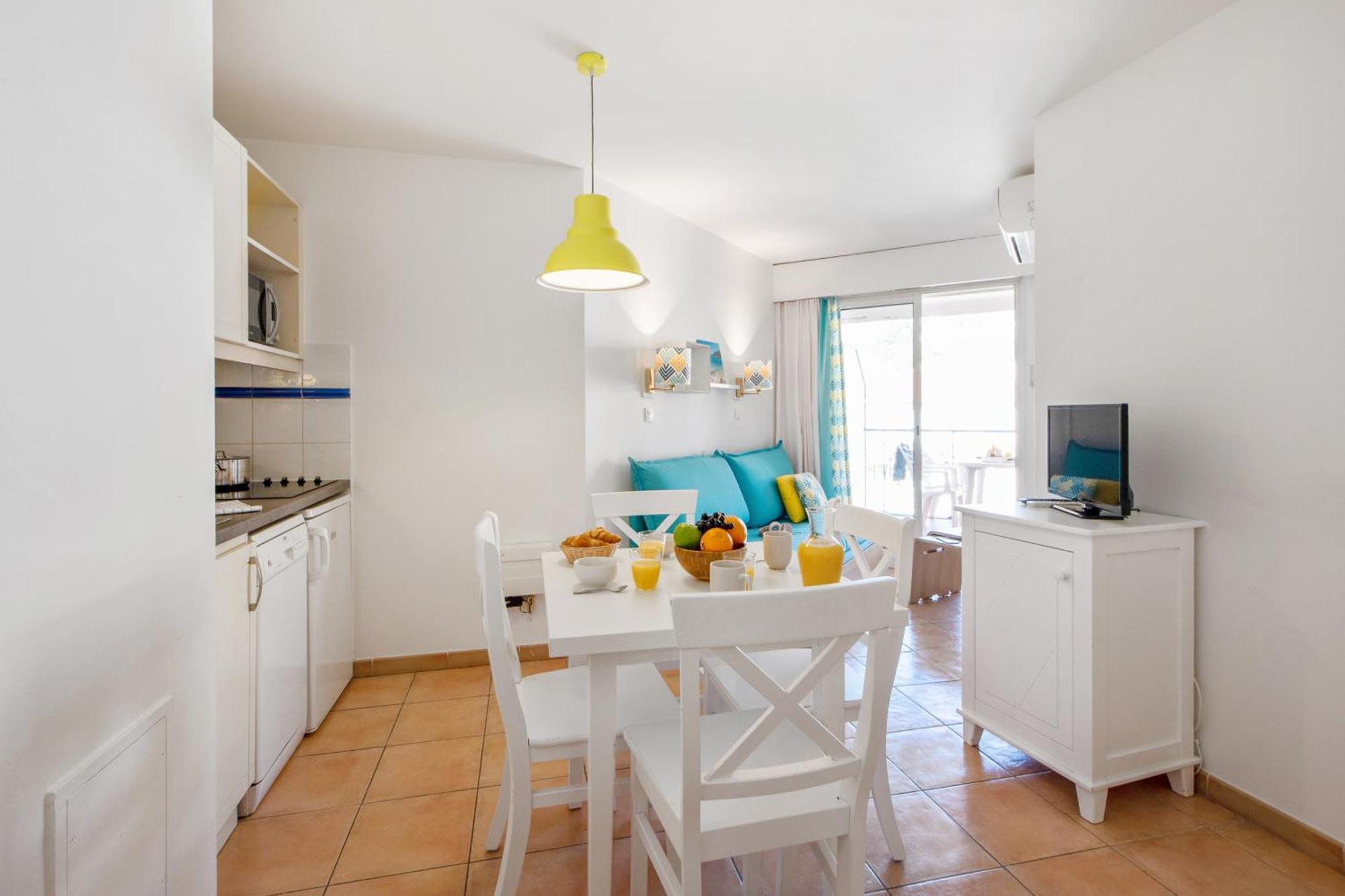 One-Bedroom Apartment with Balcony (4 People),1273763140:JPEG