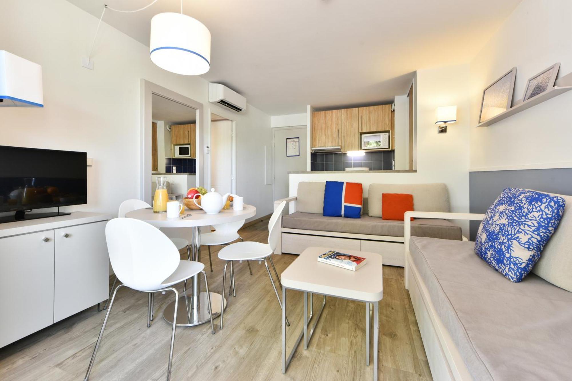 Studio avec coin nuit en alcôve, climatisation et grande terrasse (4 personnes)