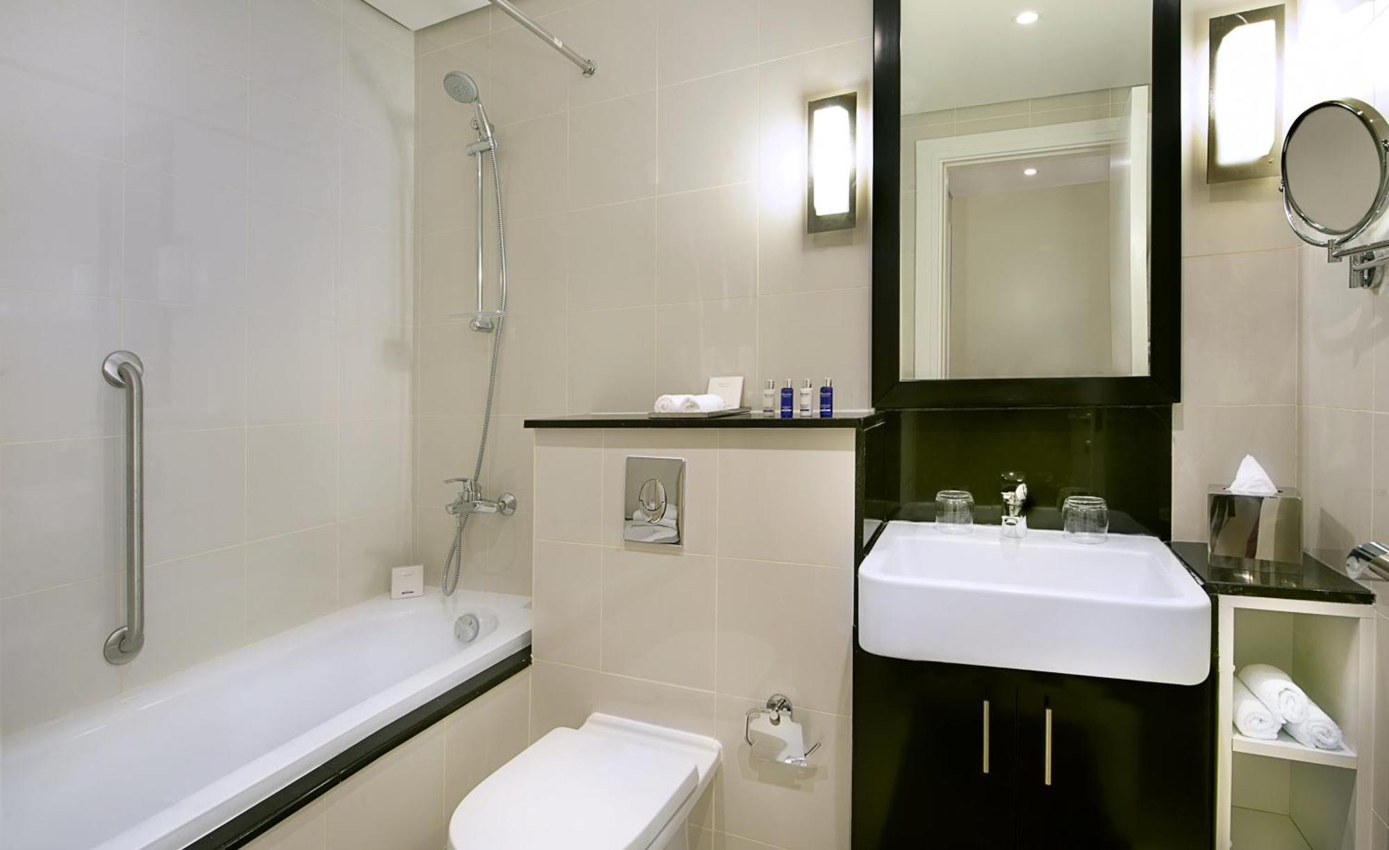 Deluxe Room with kitchenette - City Skyline View,1276949368:JPEG