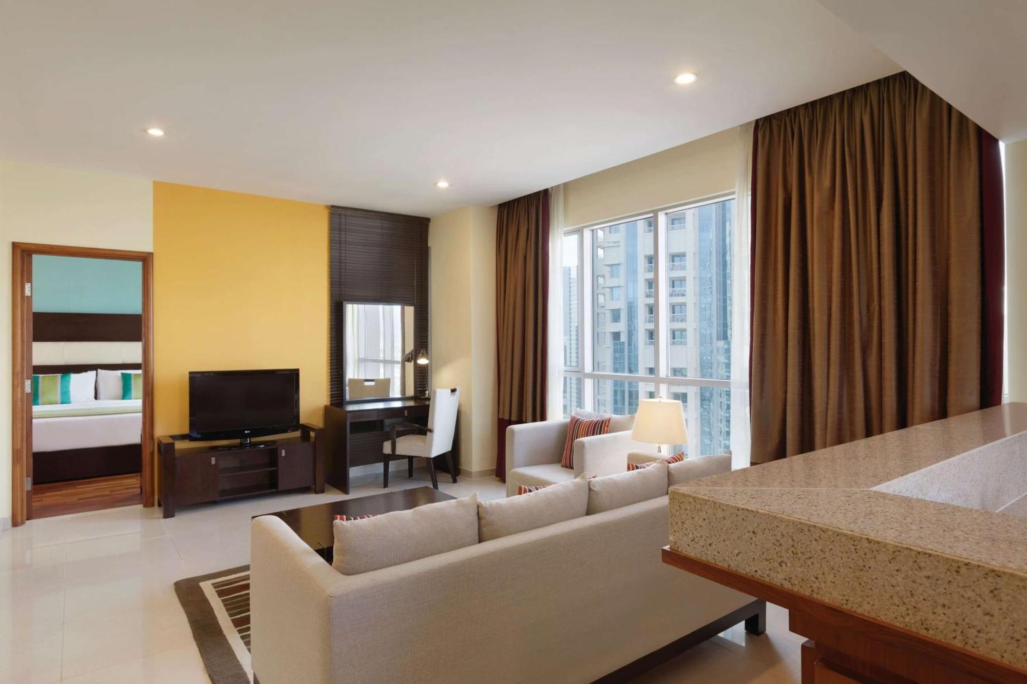 30h. Offre Staycation Enregistrement 10h00 Départ 16h00, 25 % de Réduction sur la Nourriture, les Boissons et la Blanchisserie,Transferts vers le Centre Commercial et la Plage
