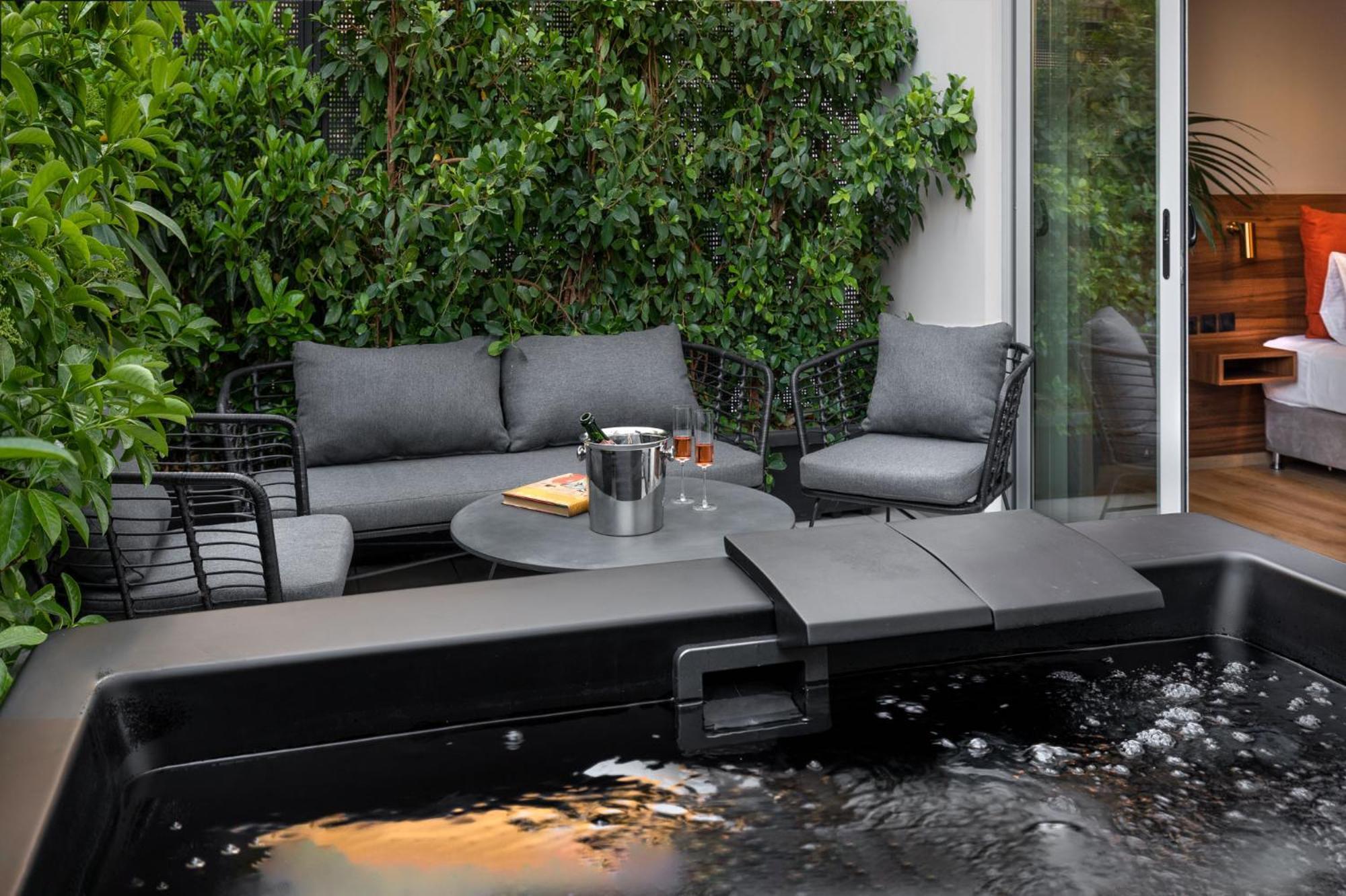 Suite Junior avec Bain à Remous Privé et Balcon
