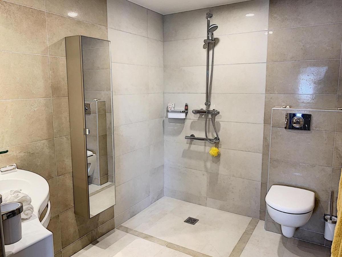 One-Bedroom Apartment,1431209764:JPEG