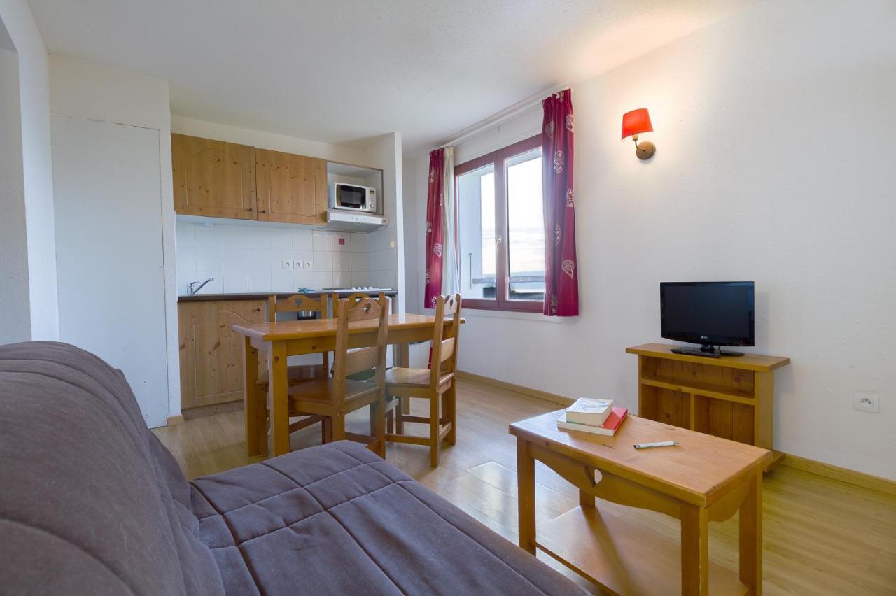 One-Bedroom Apartment,1314805246:JPEG