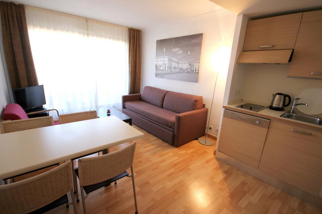 One-Bedroom Apartment with City View (4 Adults),719363371:JPEG