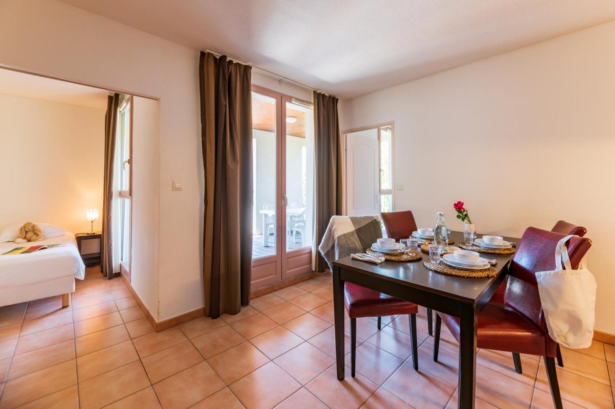 Superior Family Apartment kitchenette