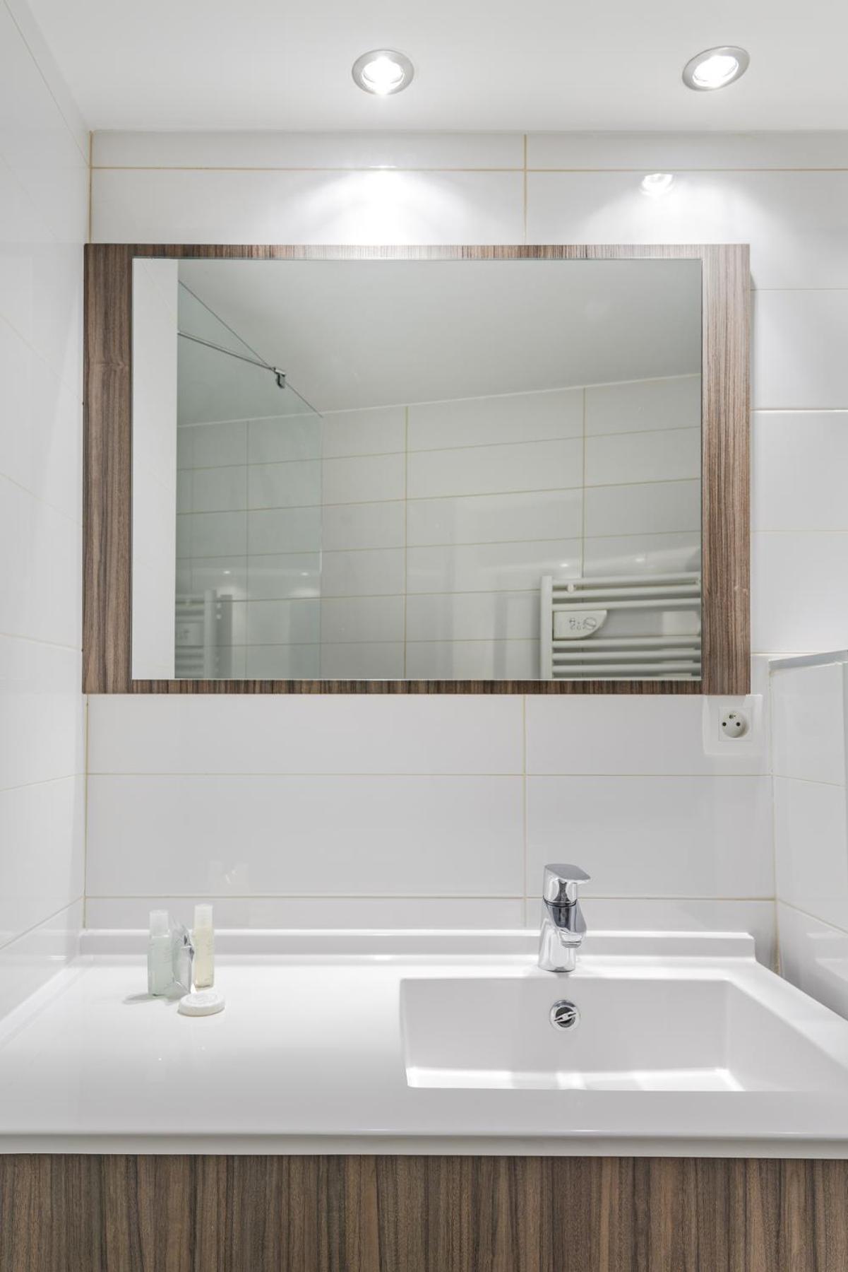 Apartment with Terrace,1558401850:JPEG