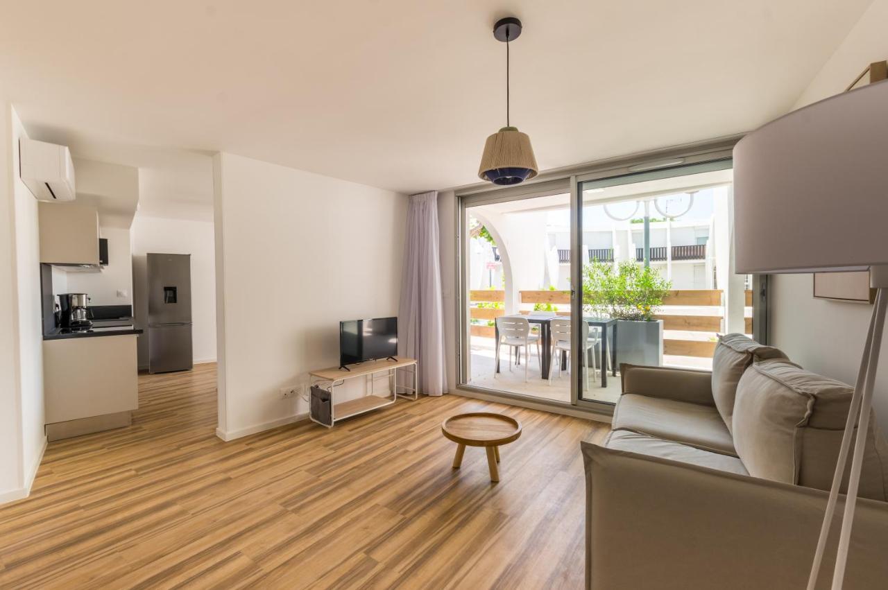 Apartment with Terrace,1466896505:JPEG