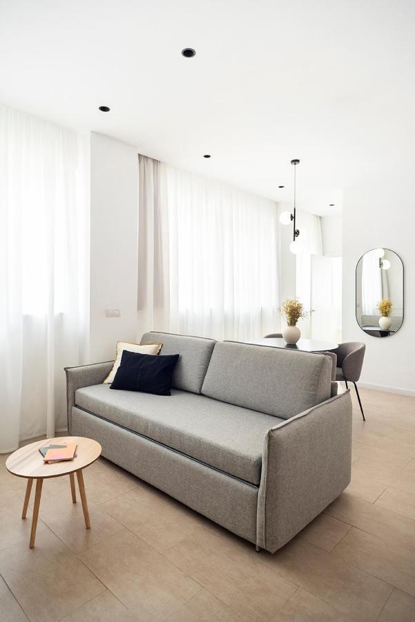 Studio (4 Adults),1469981390:JPEG