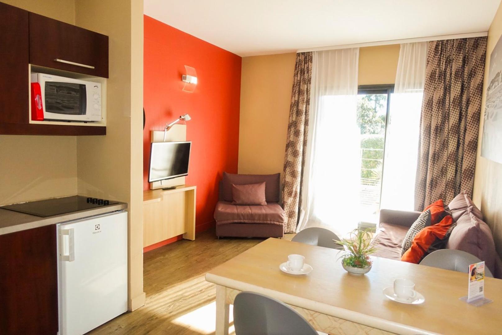 One-Bedroom Apartment,1580140938:JPEG
