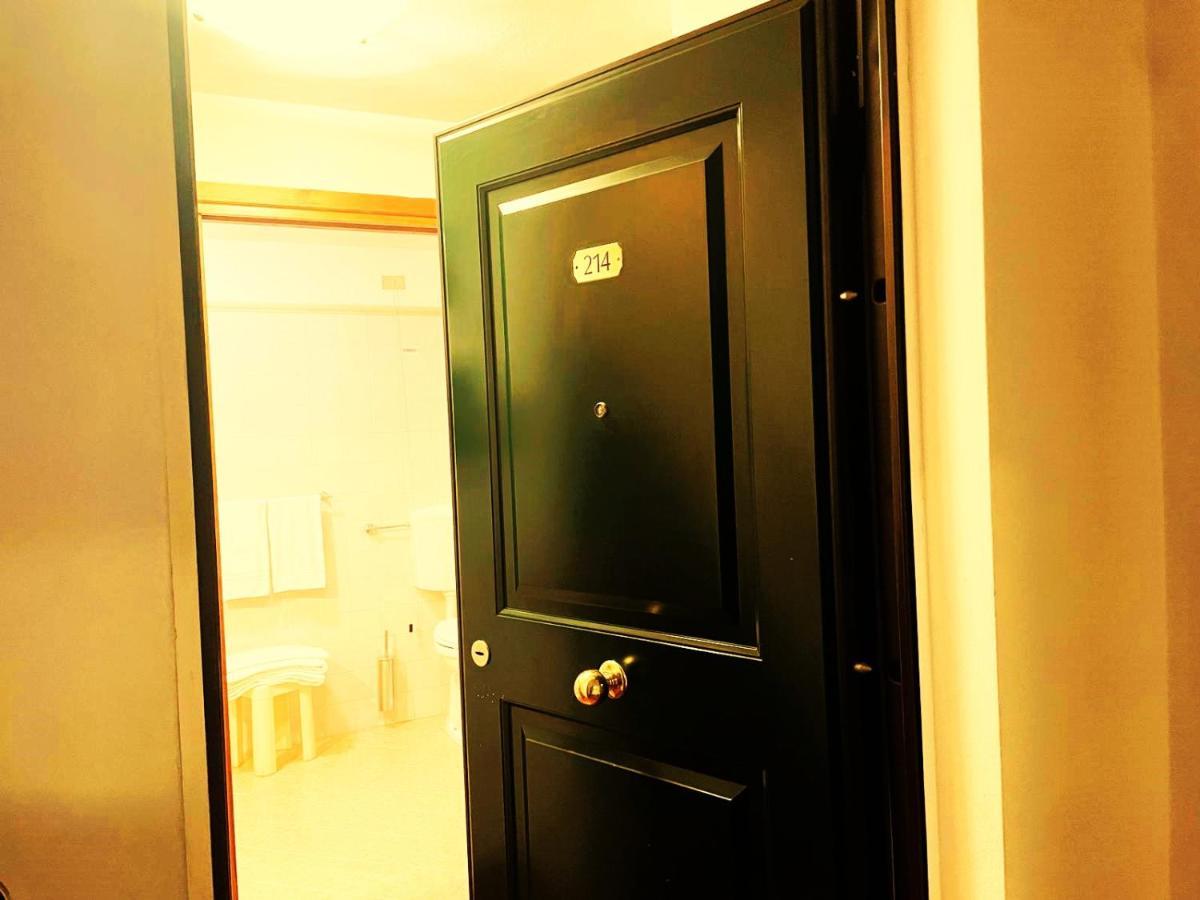 Two-Bedroom Apartment,1498542700:JPEG