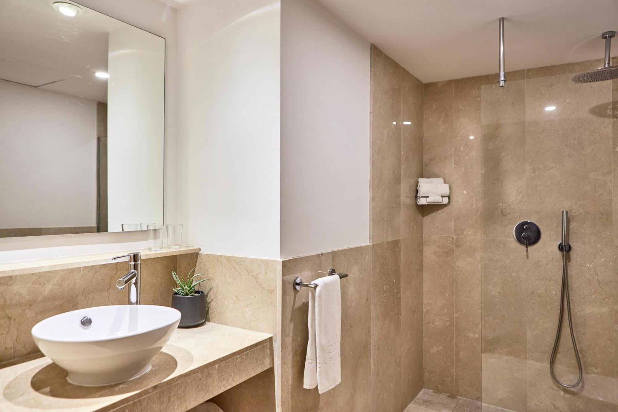 One Bedroom Suite,1516507198:JPEG