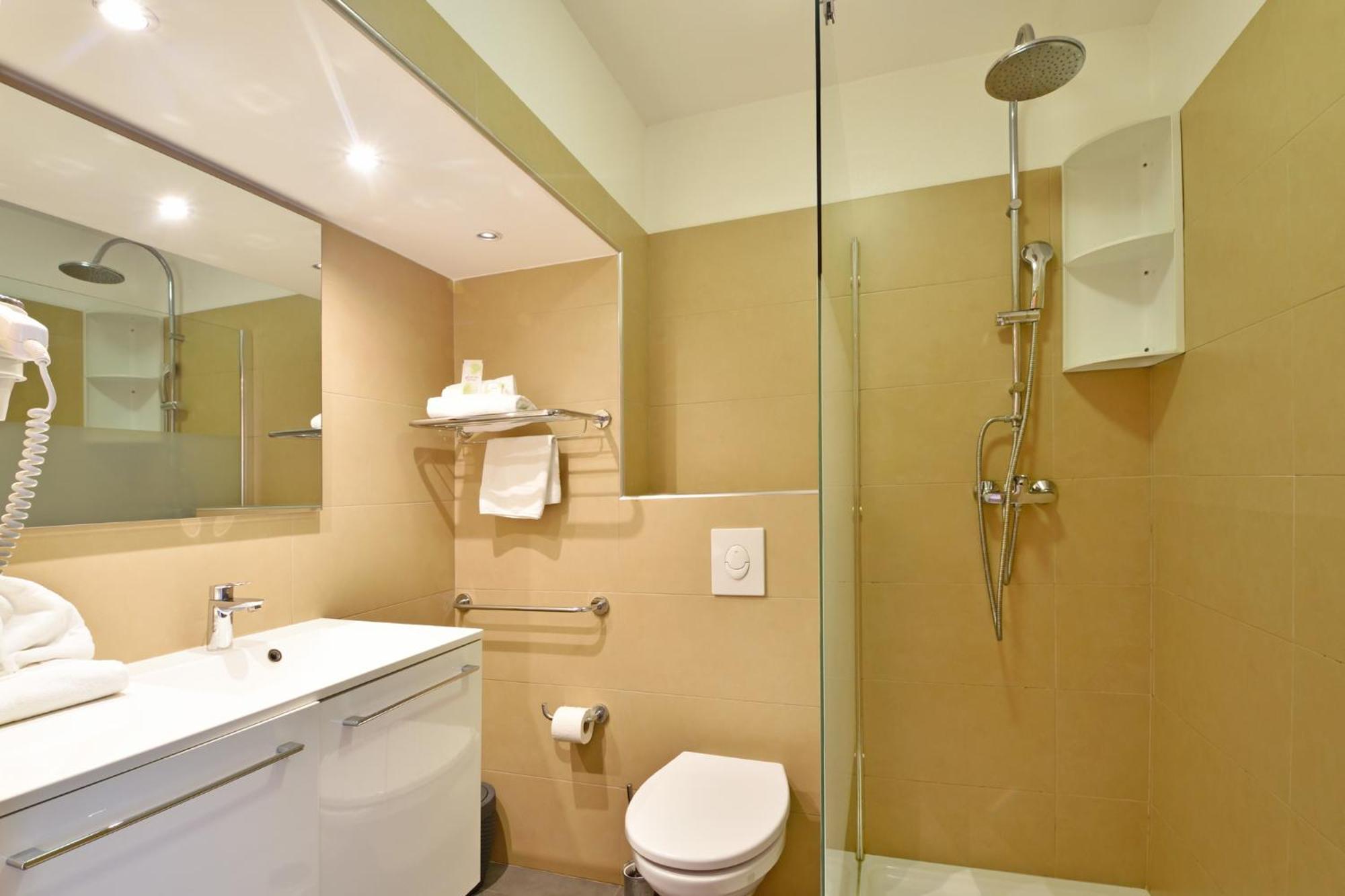 Two Bedroom Apartment with Sea View,1522576231:JPEG