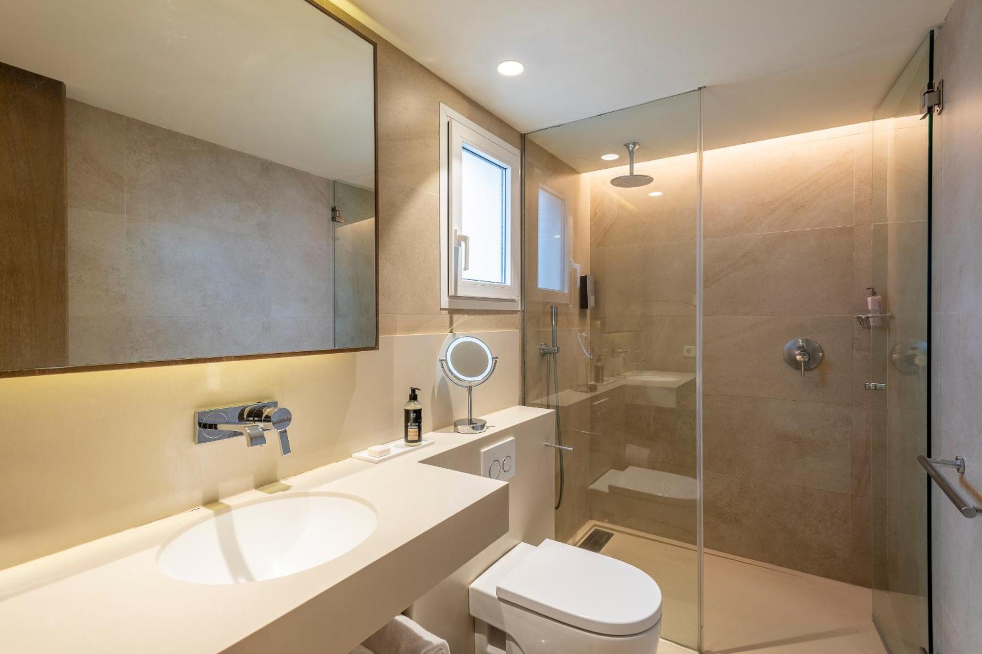 Premium One-Bedroom Apartment,1539724375:JPEG