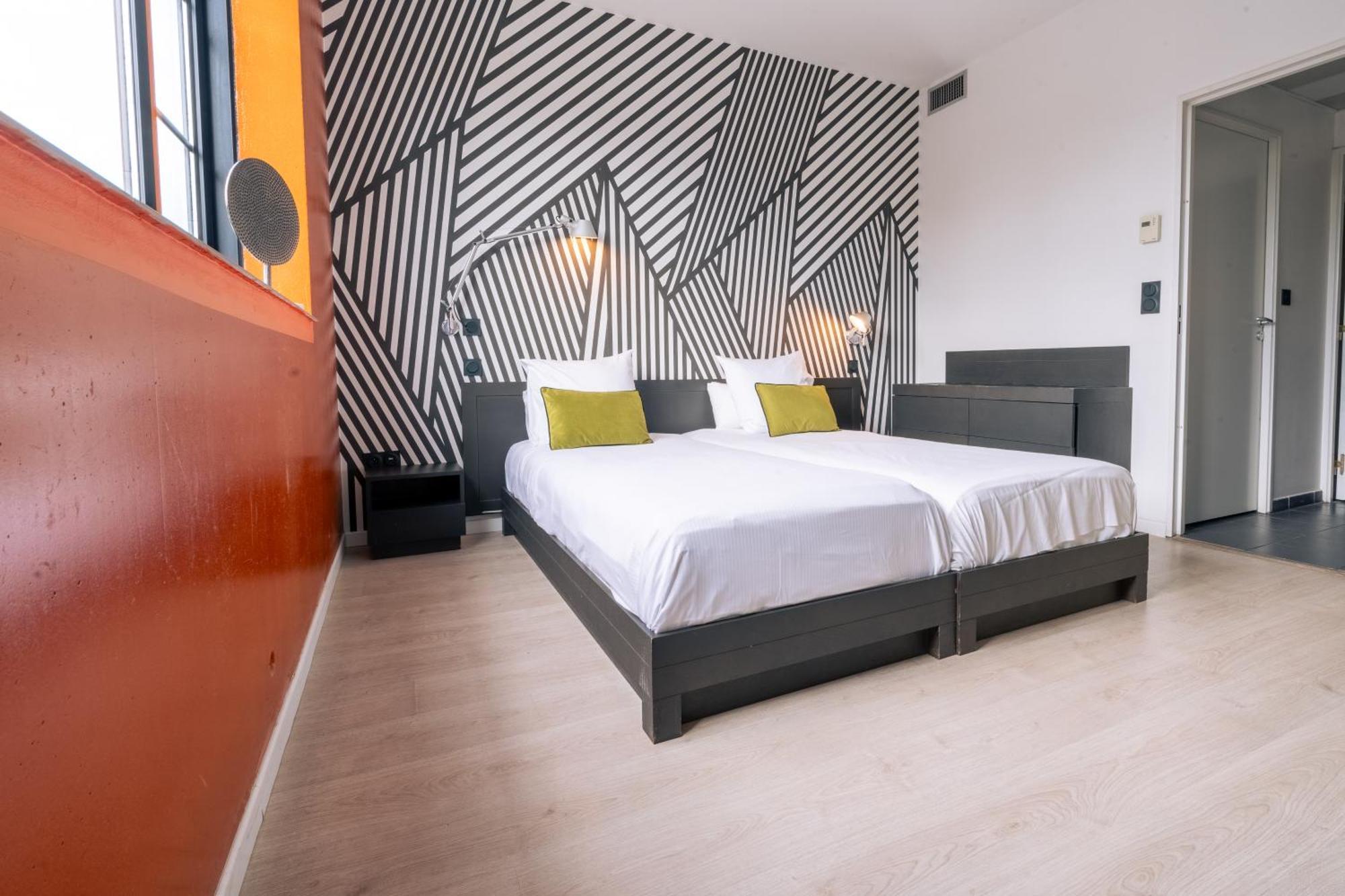 One-Bedroom Apartment - Twin,1548217975:JPEG