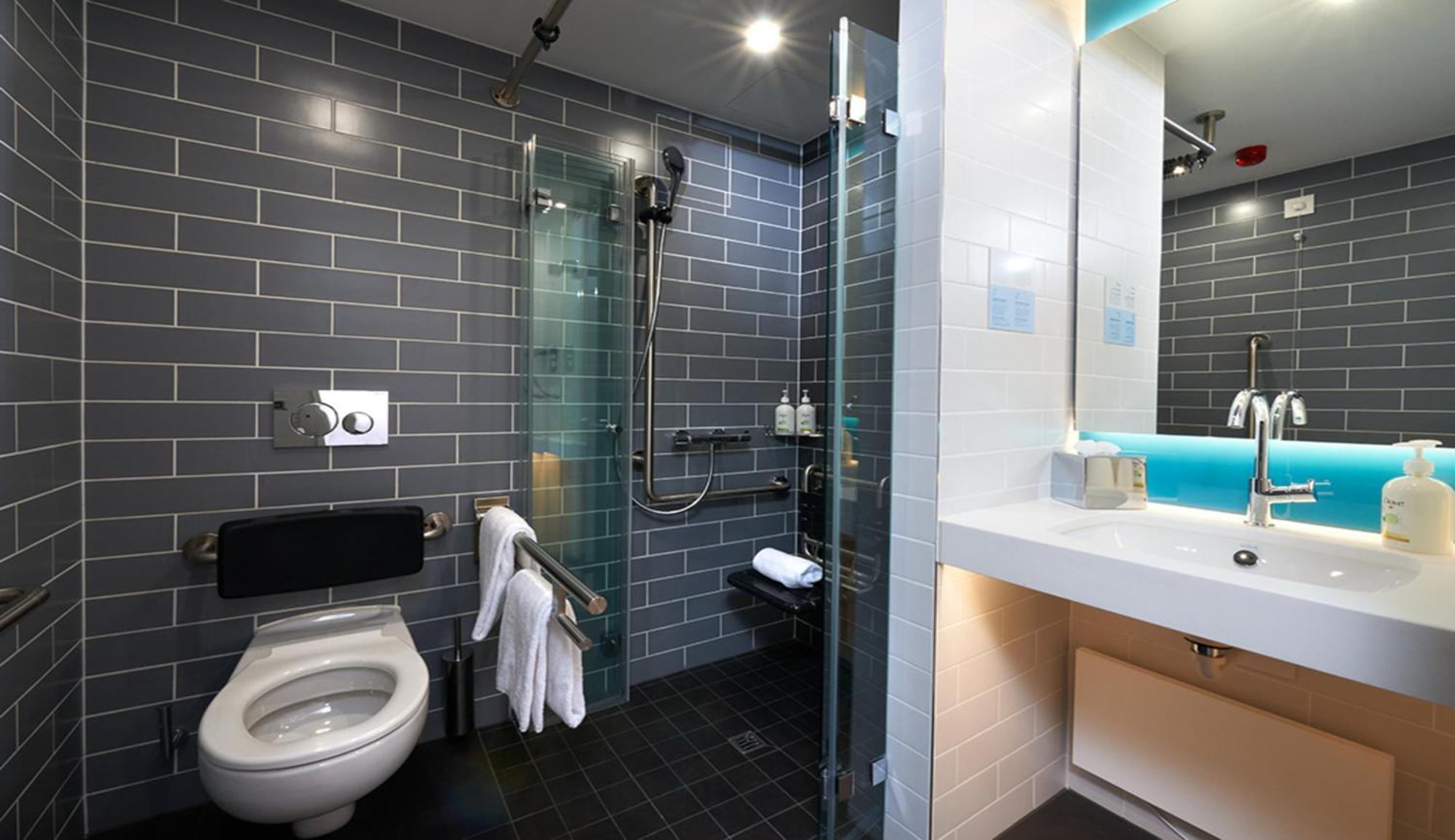 Chambre Lit Queen-Size Standard - Accessible aux Personnes à Mobilité Réduite