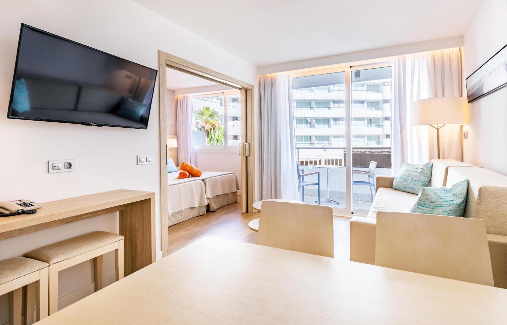 Apartment with Pool View,1584407151:JPEG
