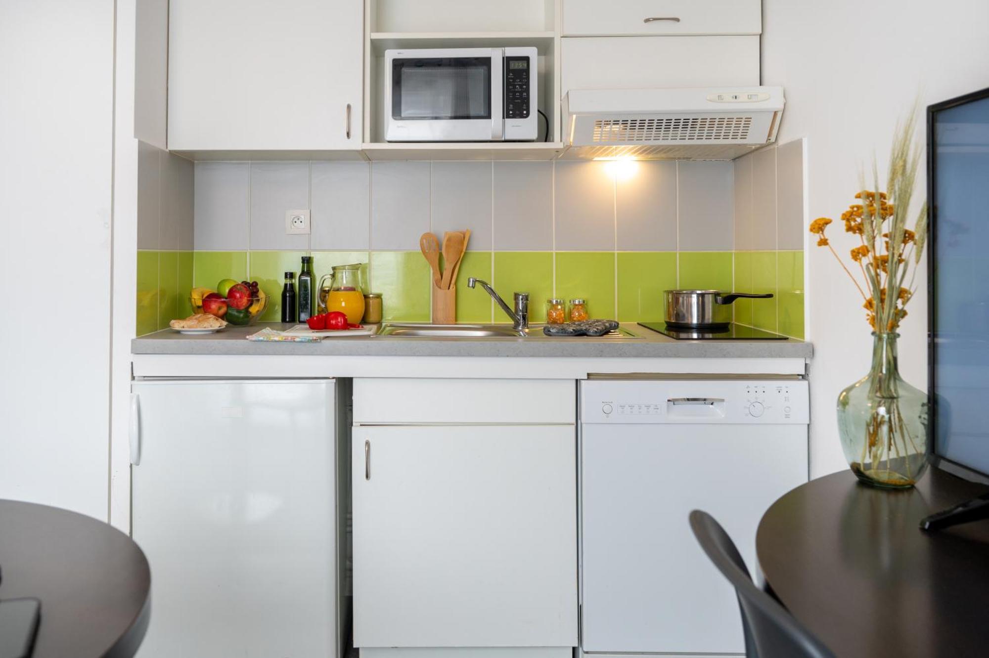 Studio with Double Bed (2 Adults),1592050517:JPEG