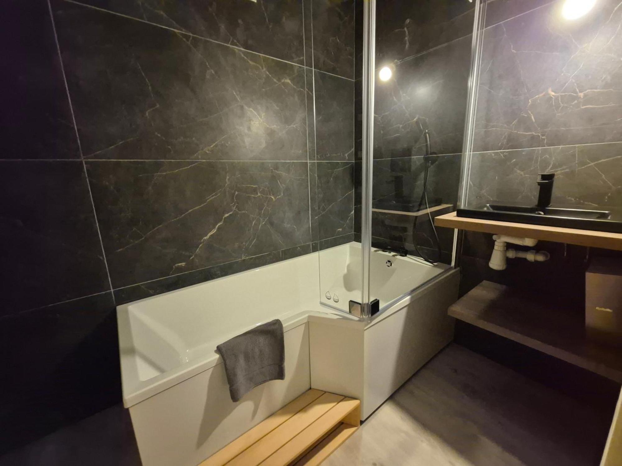 One-Bedroom Deluxe Apartment,1617382961:JPEG
