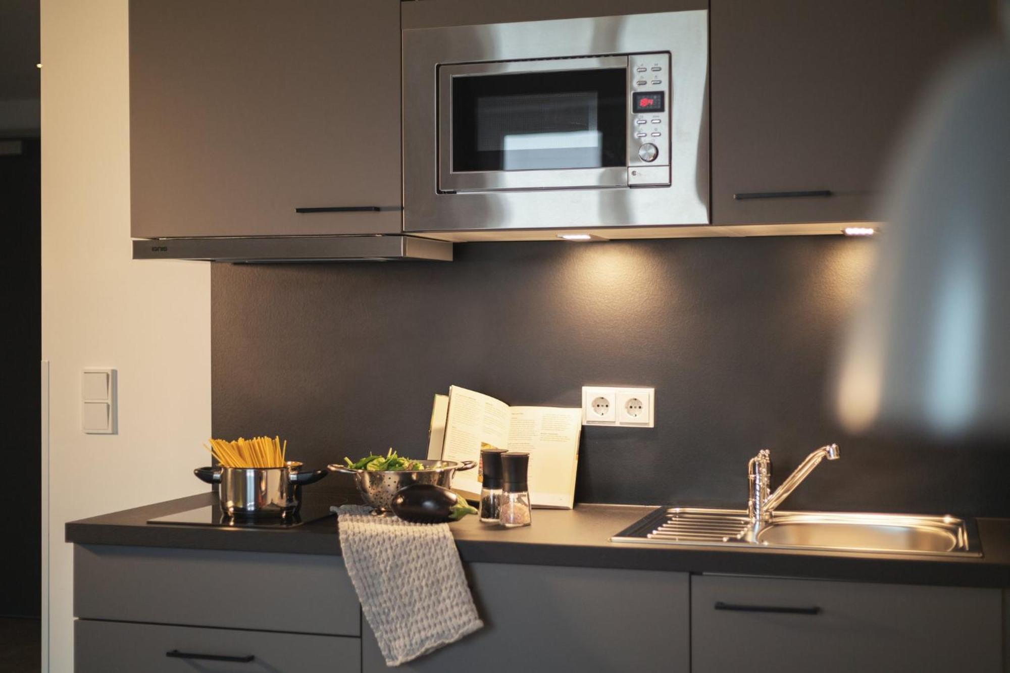 One-Bedroom Apartment with Dining Kitchen