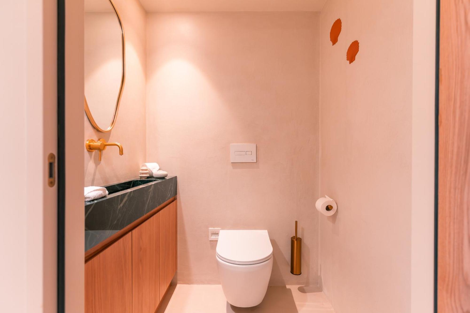 Two-Bedroom Apartment with Harbour View,1639897996:JPEG
