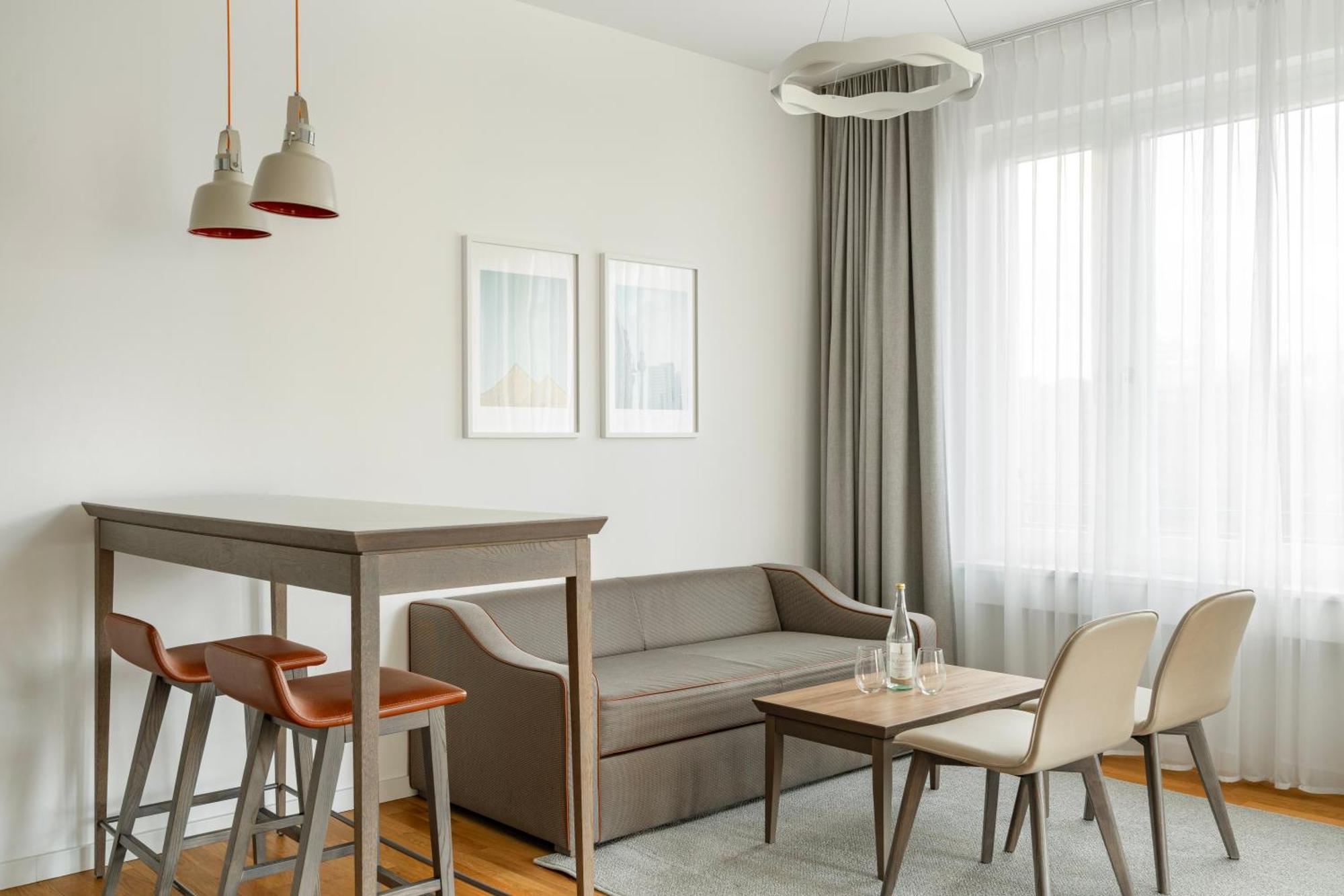 Suite Appartement avec Pièce à Vivre et Loggia
