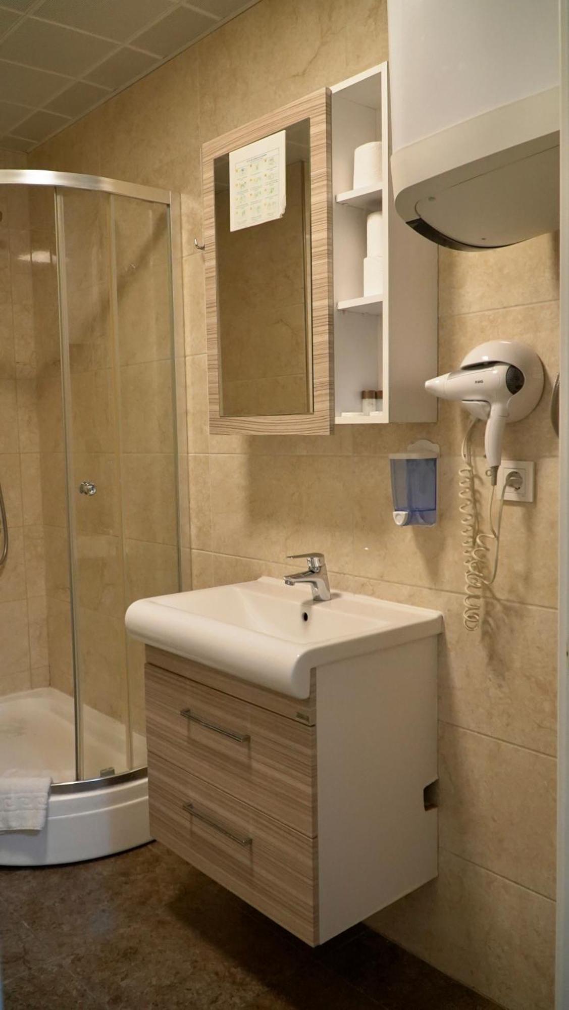 Deluxe Quadruple Room,1656228747:JPEG