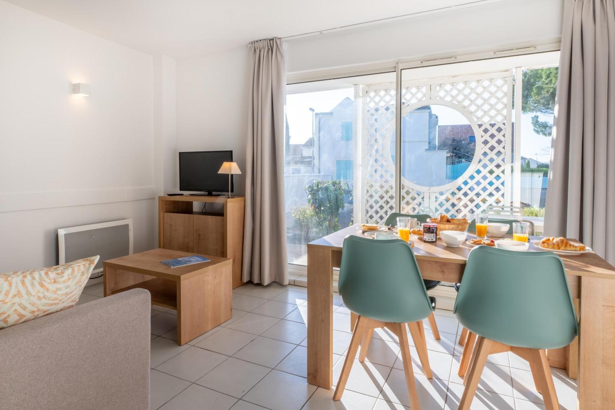 Appartement (4 Adultes) - Côté Mer ou Piscine