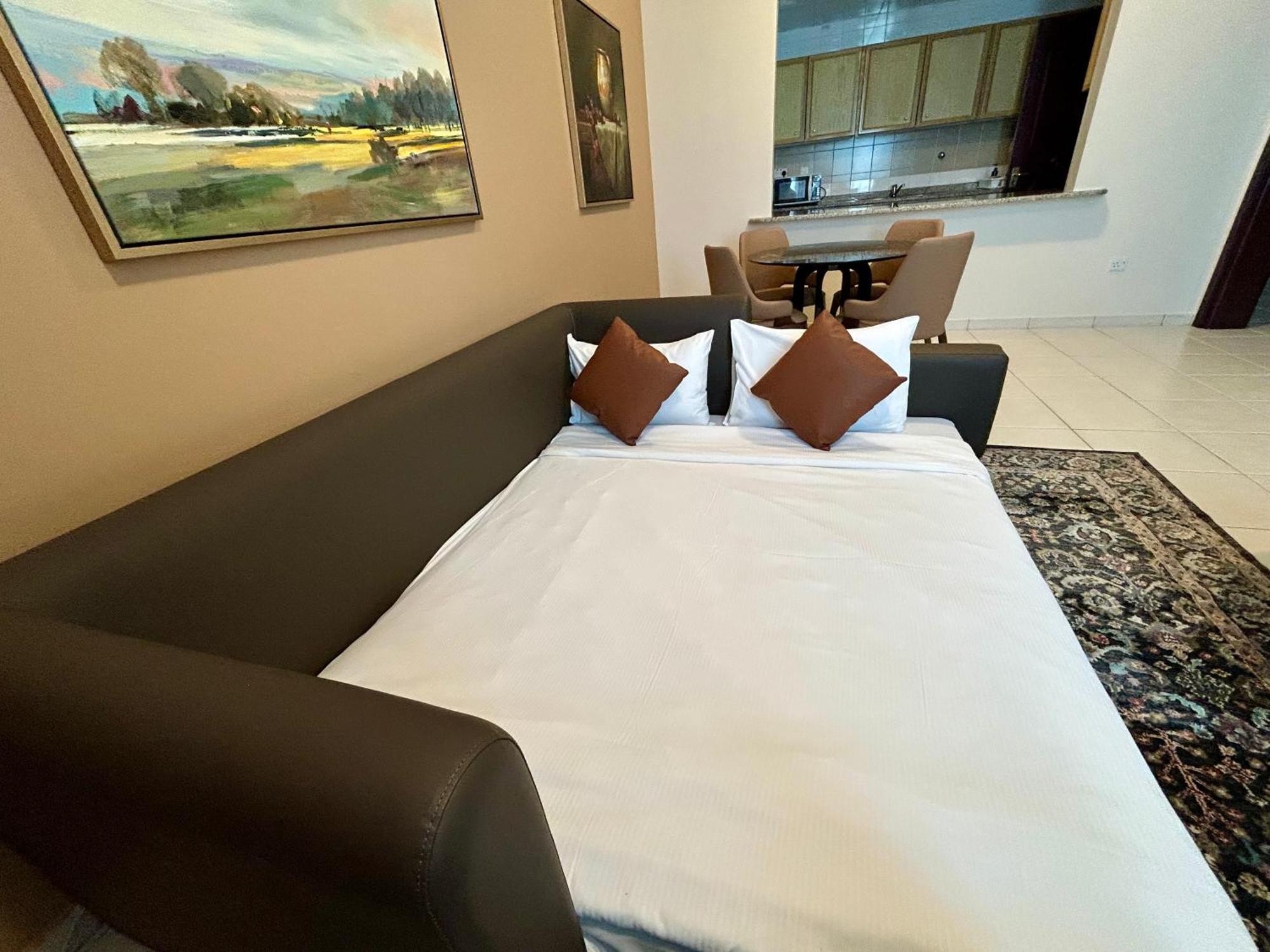 Family One-Bedroom Apartment Twin