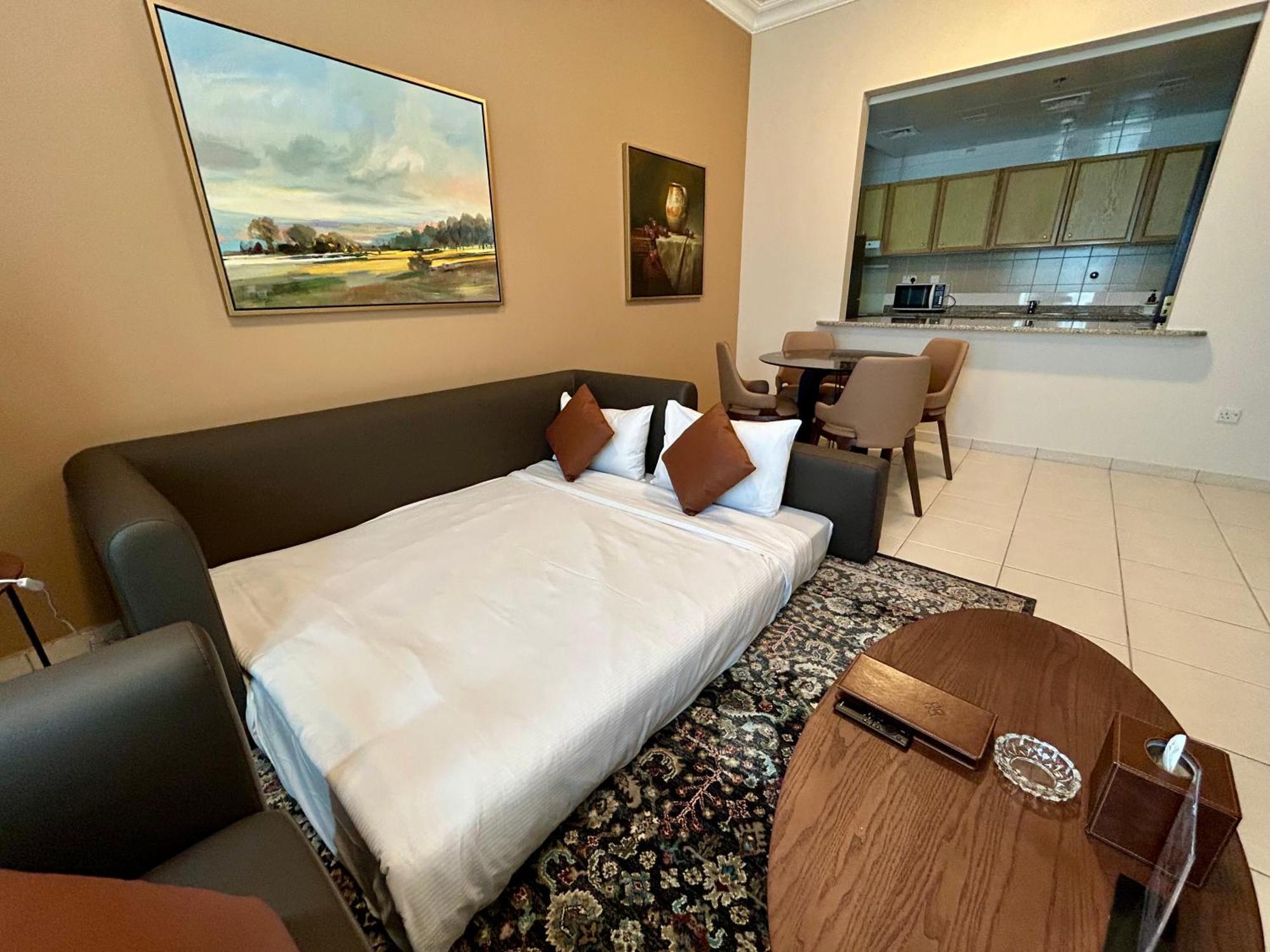 Family One-Bedroom Apartment Twin