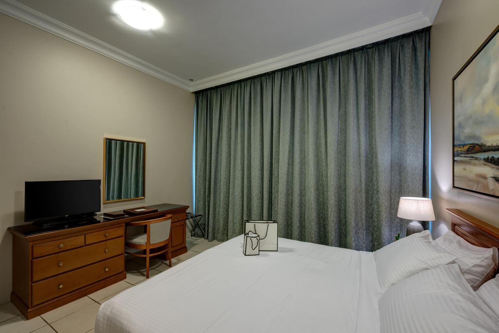 Superior One-Bedroom Apartment