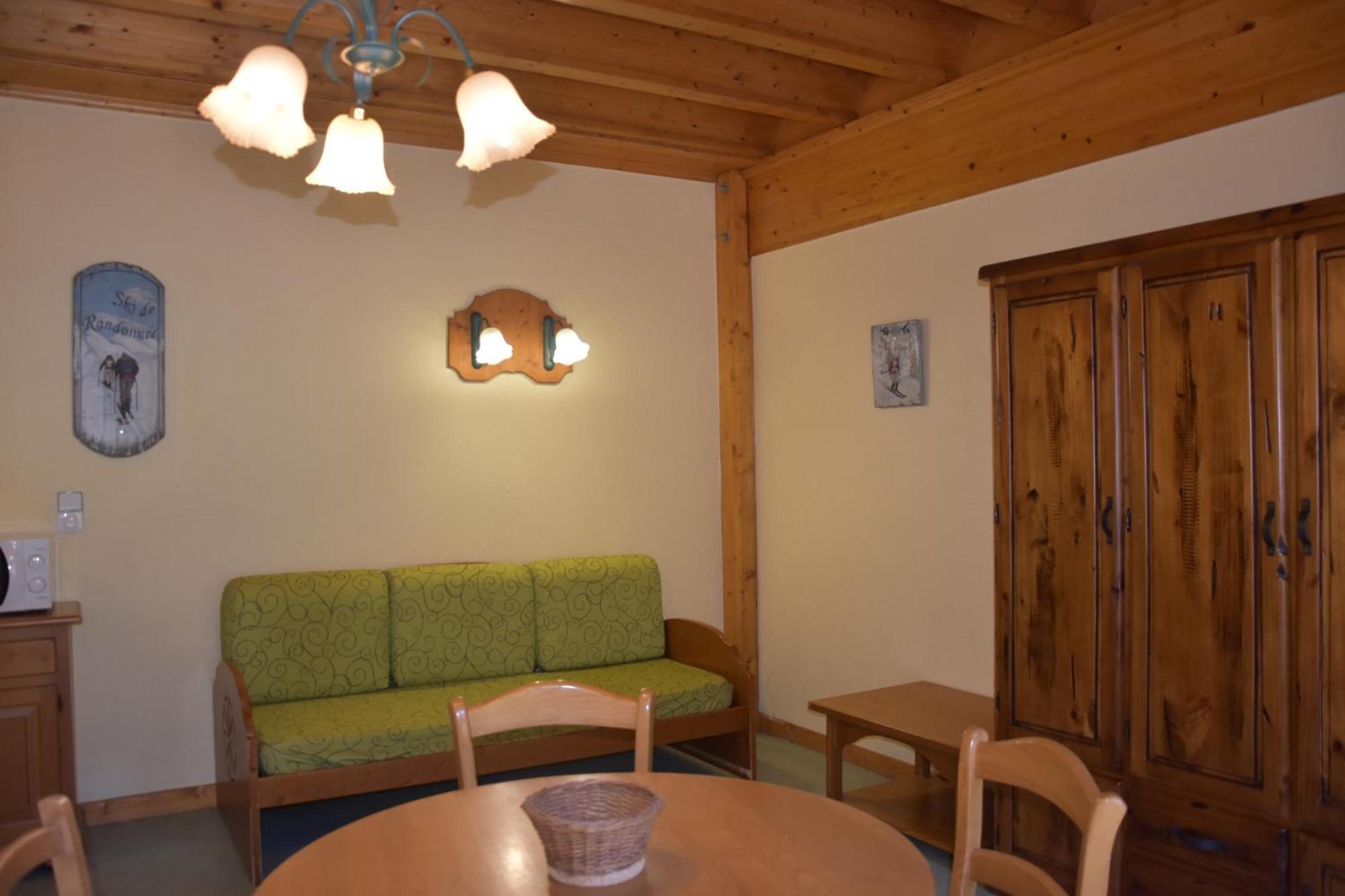 One-Bedroom Apartment,1688816009:JPEG