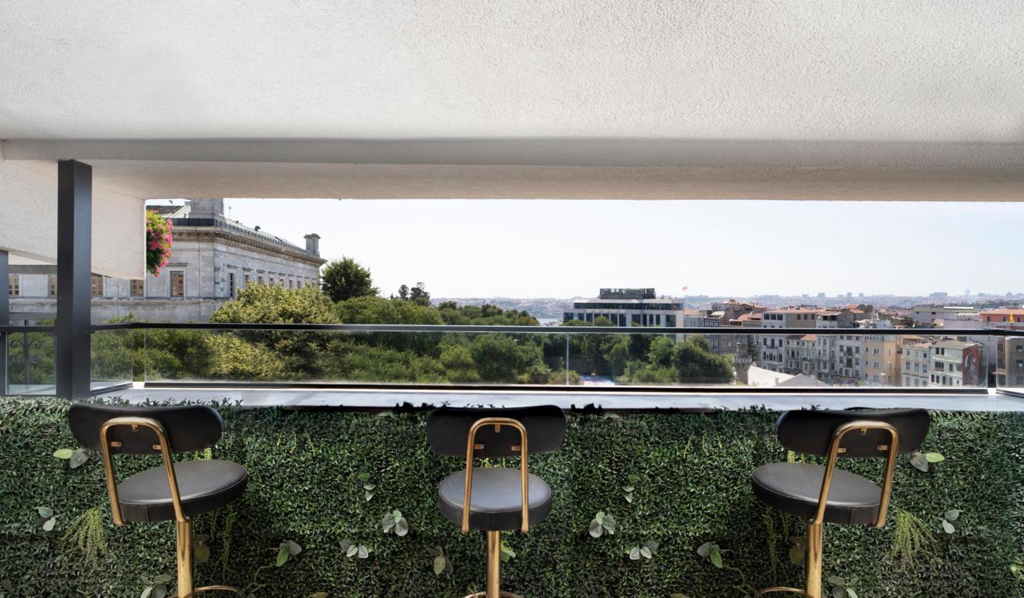 Suites avec Terrasse et Bain à Remous