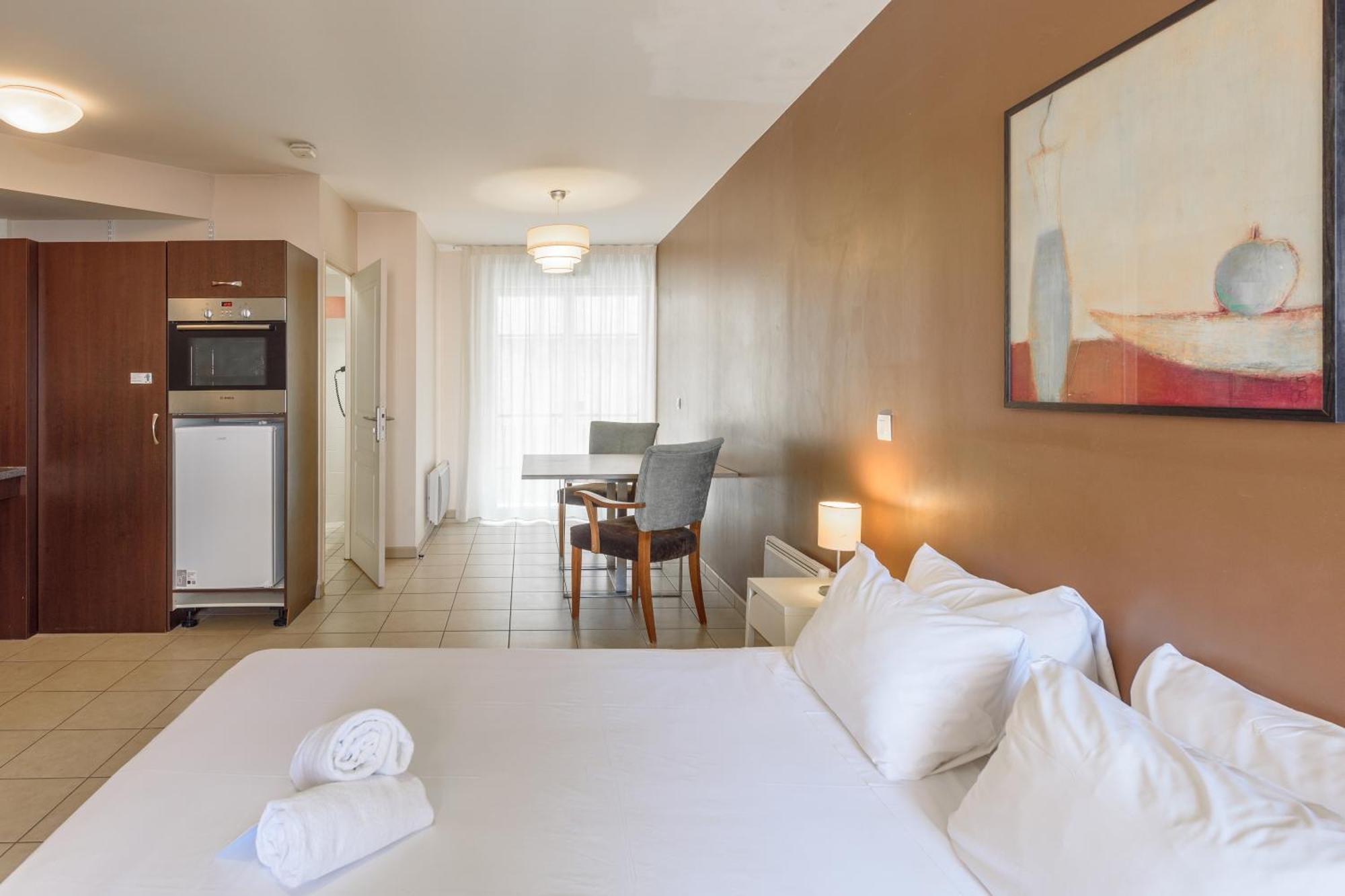 Studio with Terrace,1698998323:JPEG