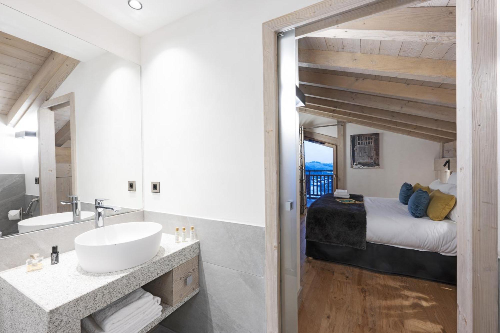 Three-bedroom Apartment for 8 people with Spa Access,1708335744:JPEG