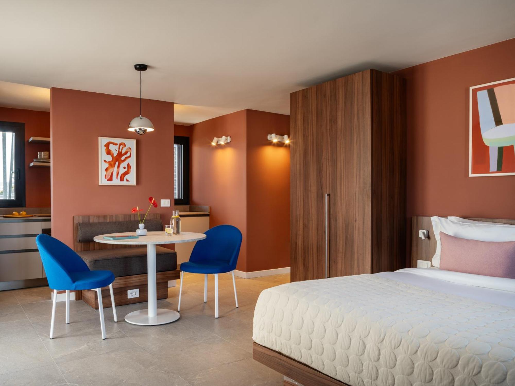 Large Studio with Kitchen and Terrace