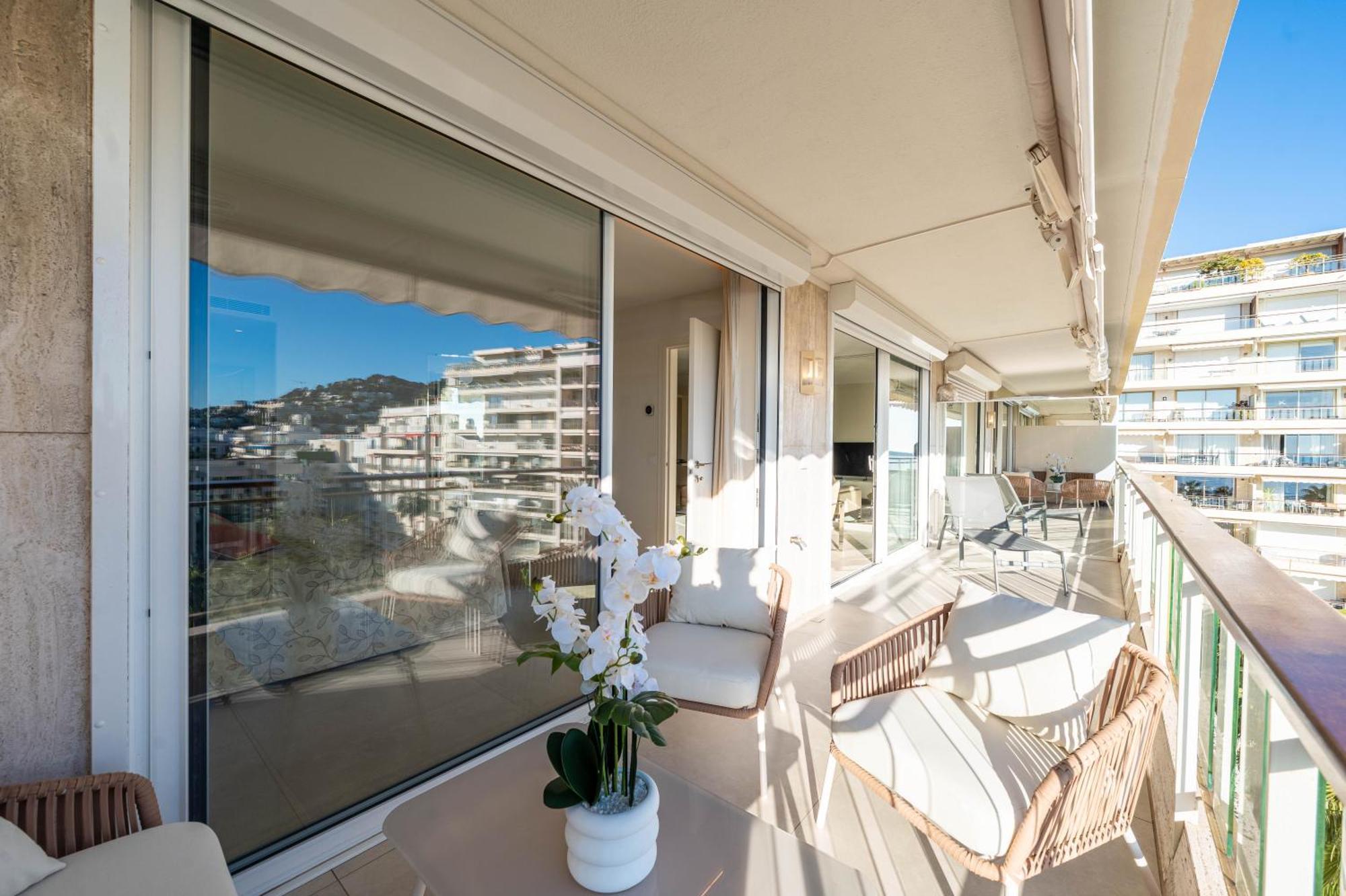 Appartement 2 Chambres avec Terrasse et Vue sur la Mer