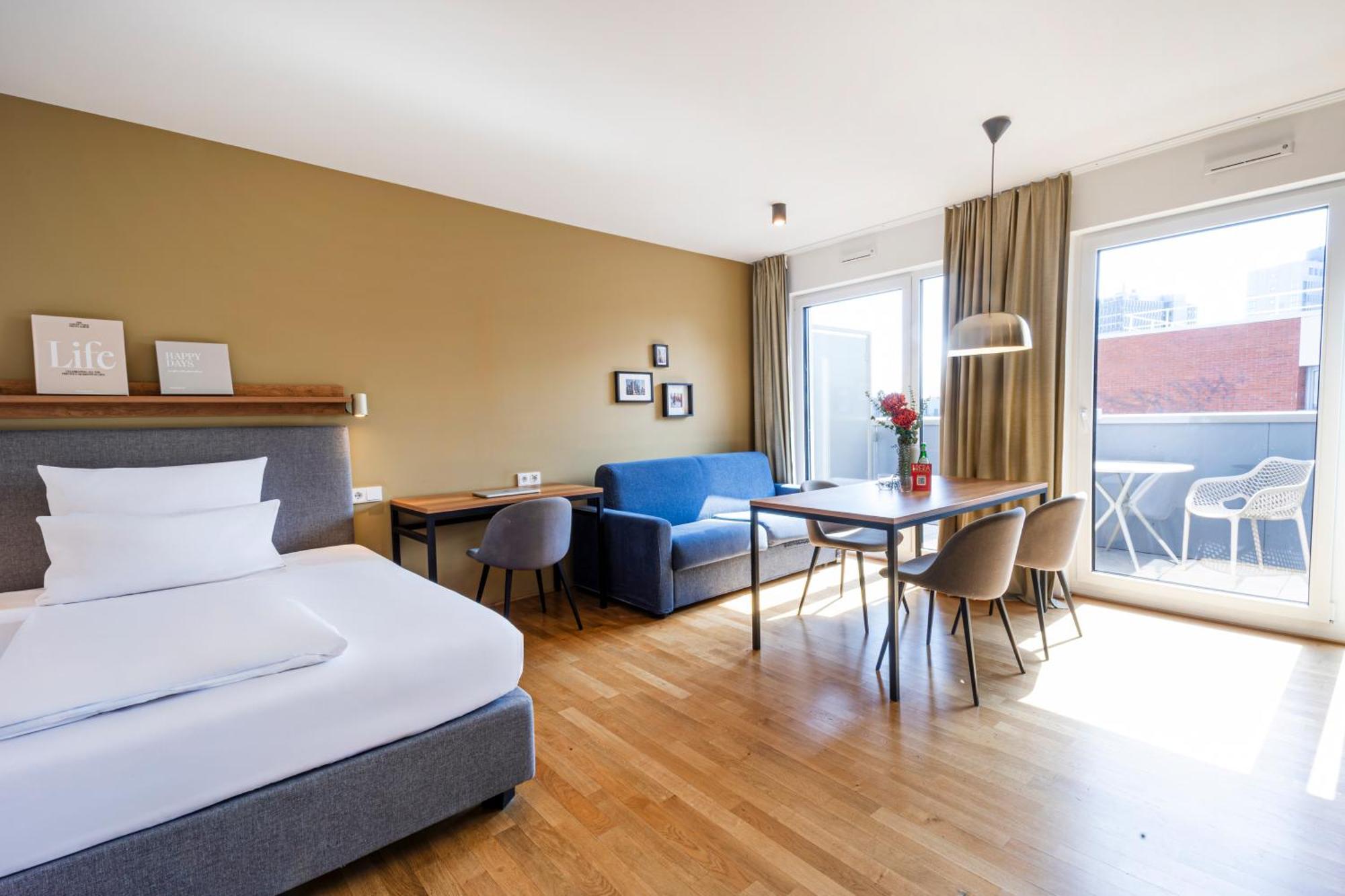 Apartment M - King bed and terrace