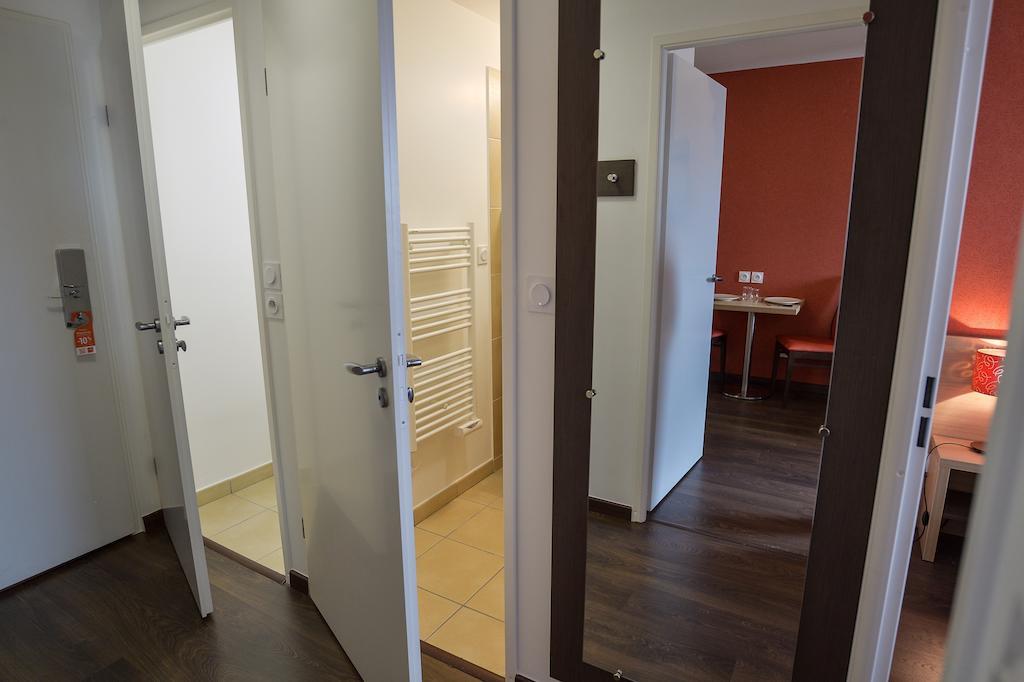 One-Bedroom Apartment,696923466:JPEG