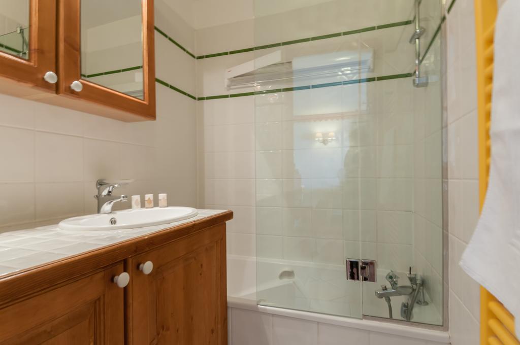 One-Bedroom Apartment with Sleeping Alcove and Balcony (5 People),445860456:JPEG