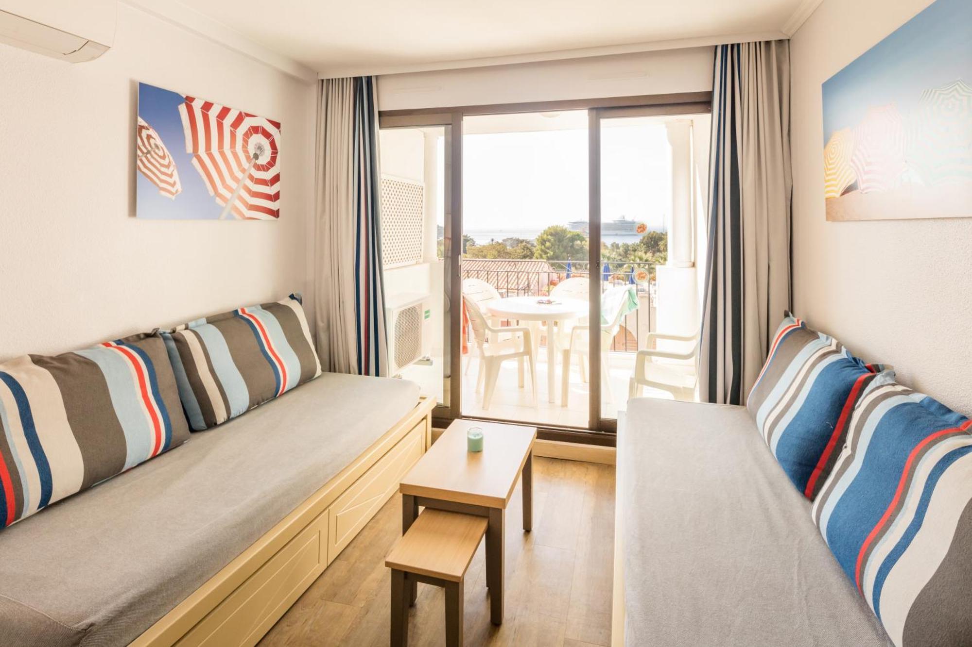 Studio avec Coin Nuit en Alcôve, Climatisation et Terrasse ou Balcon (4 Personnes)