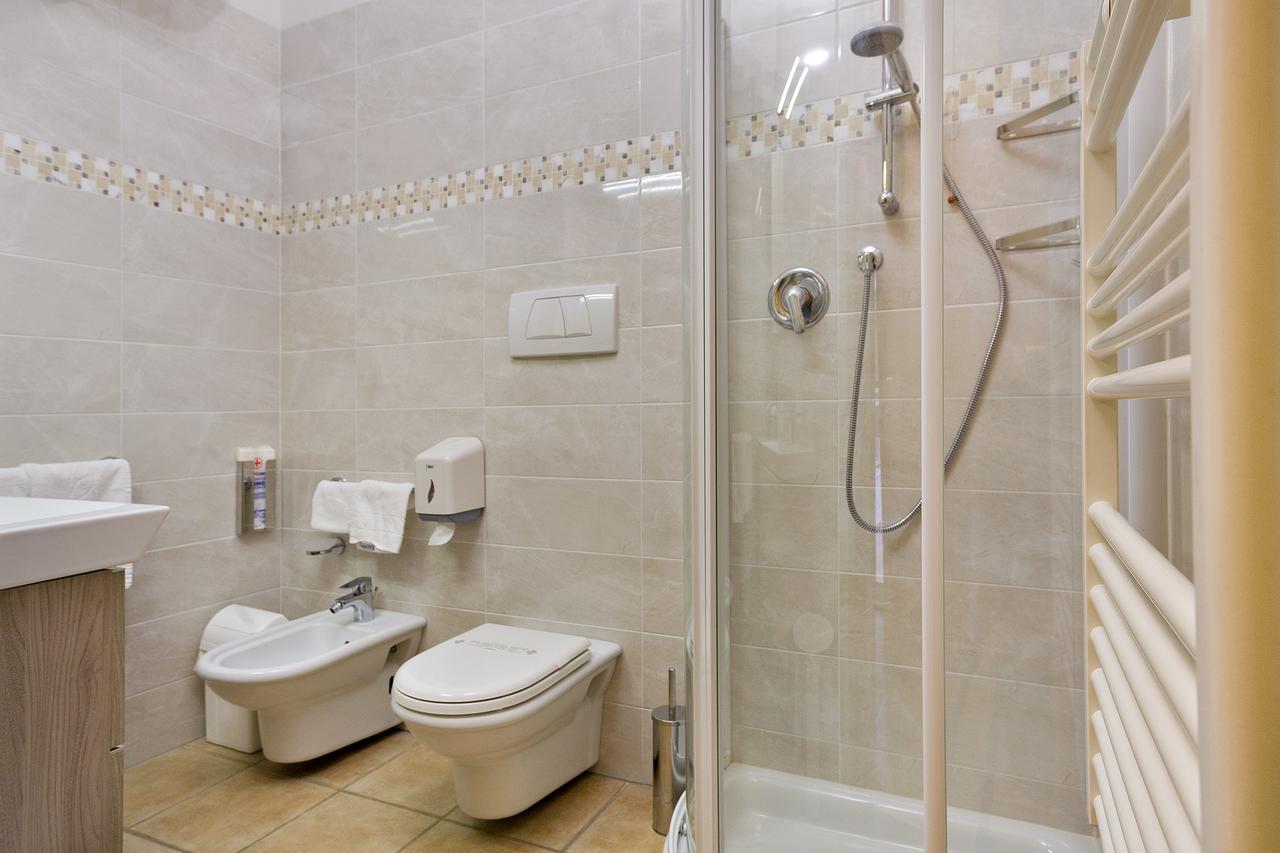 Large One-Bedroom Apartment,630350478:JPEG