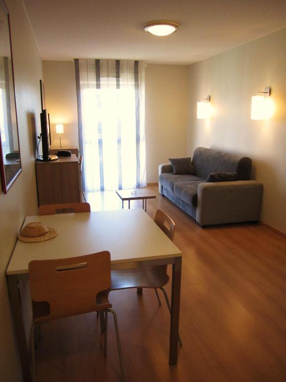 Apartment (6 Adults),727452427:JPEG