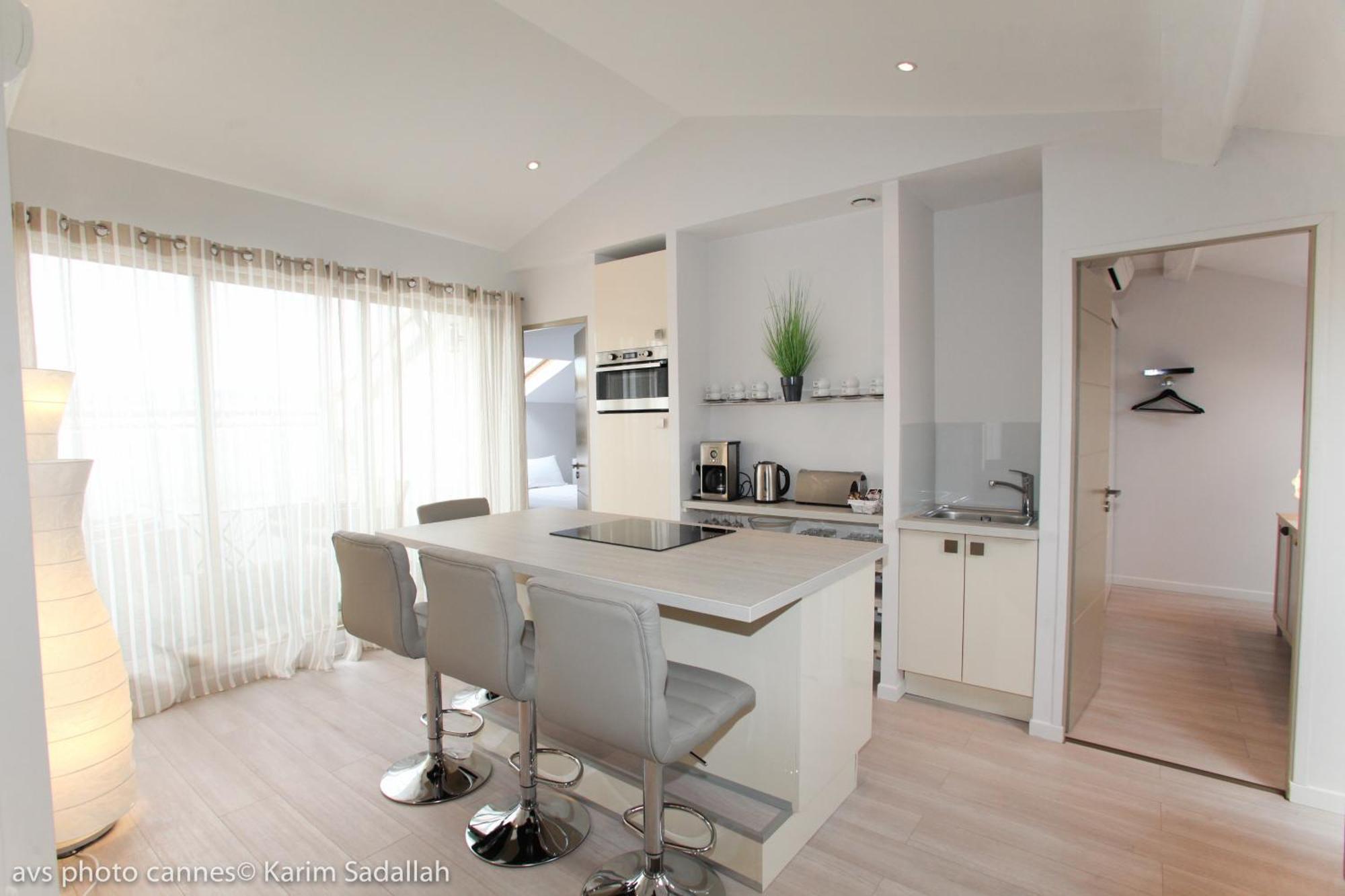 Deluxe Two-Bedroom Apartment with Terrace,830476313:JPEG
