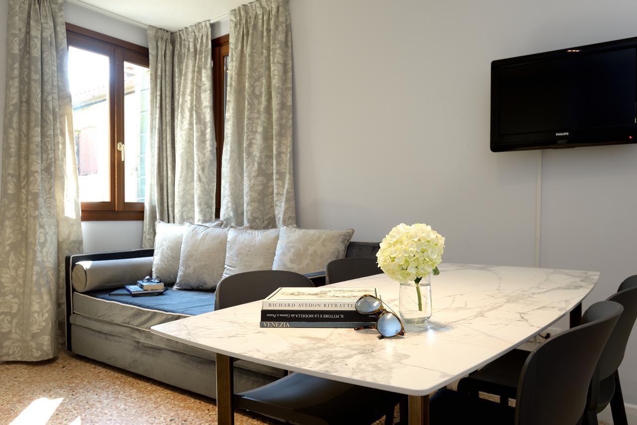 One-Bedroom Apartment with Terrace,696791196:JPEG